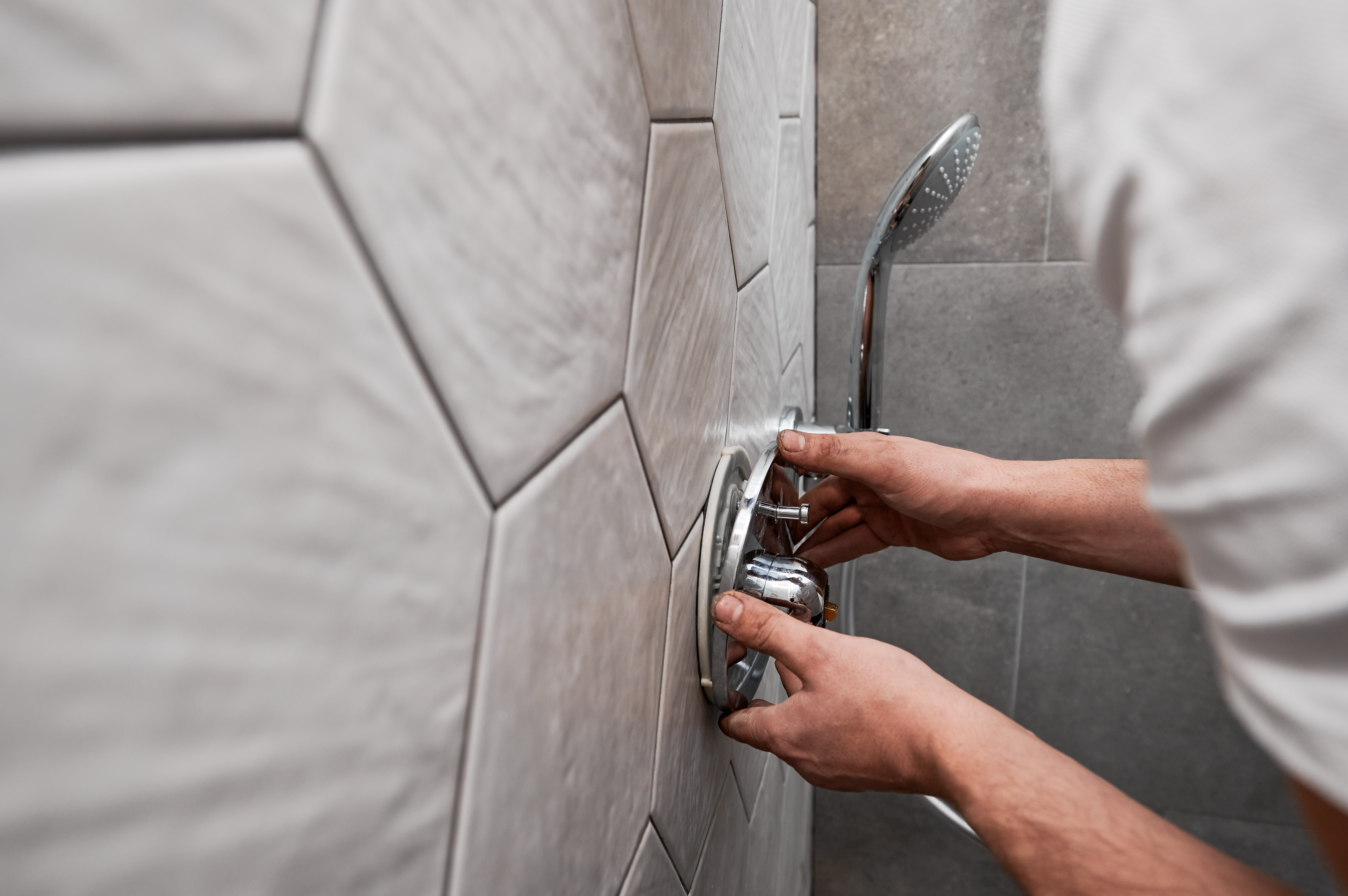 Réglage du robinet de douche moderne